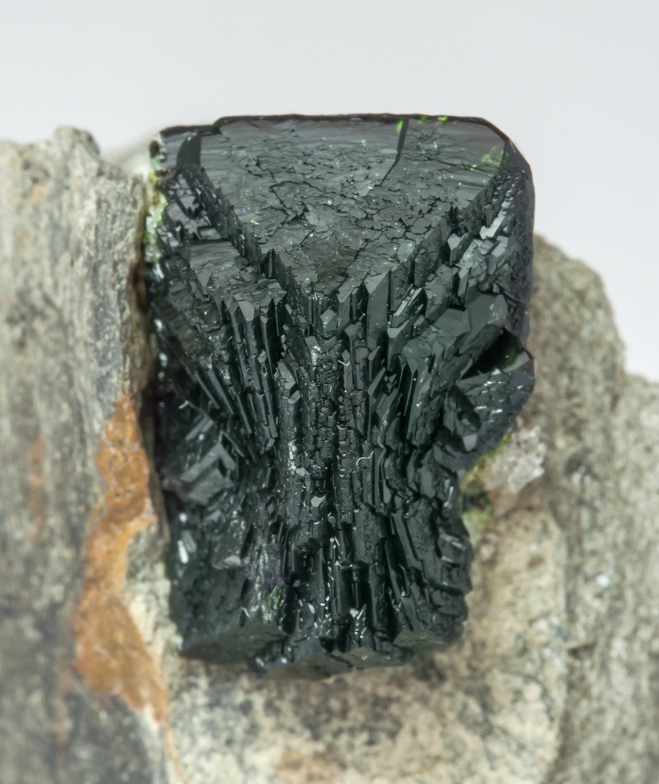 specimens/s_imagesAL8/Libethenite-EC67AL8d.jpg