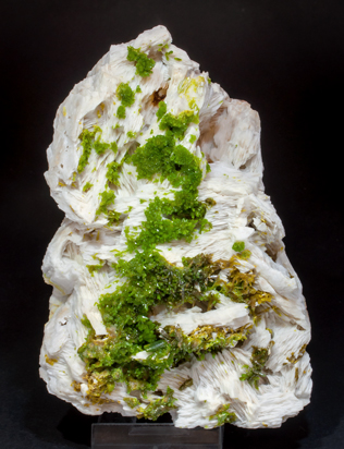 Pyromorphite on Baryte.