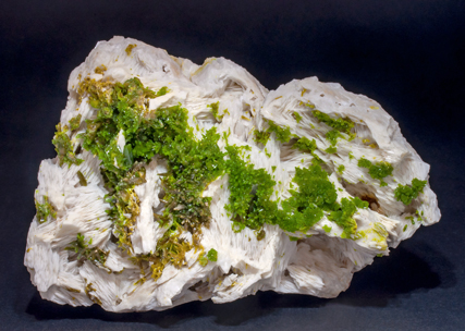 Pyromorphite on Baryte. Side