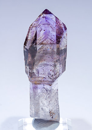 Quartz scepter (variety amethyst).