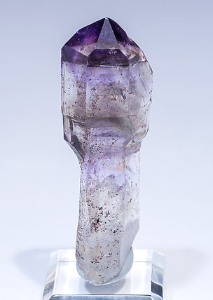 Quartz scepter (variety amethyst). Rear