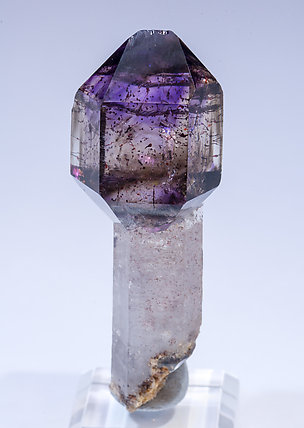 Quartz scepter (variety smoky and amethyst). Rear