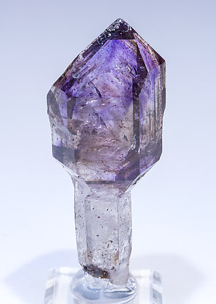 Quartz scepter (variety amethyst).