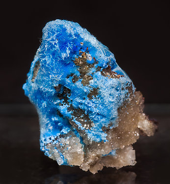 Carbonatecyanotrichite with Calcite and Fluorite.