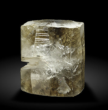 Calcite with Inclusions. Front / Photo: Joaquim Callén