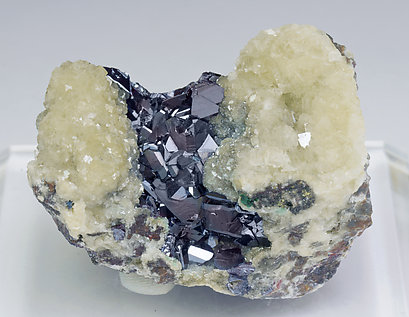 Cuprite with Calcite. Side