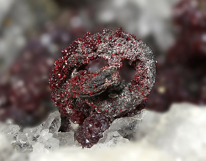 Proustite with Silver, Acanthite and Quartz. Detail / Photo: Joaquim Calln