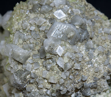 Fluorapophyllite-(K) with Harmotome and Calcite. 