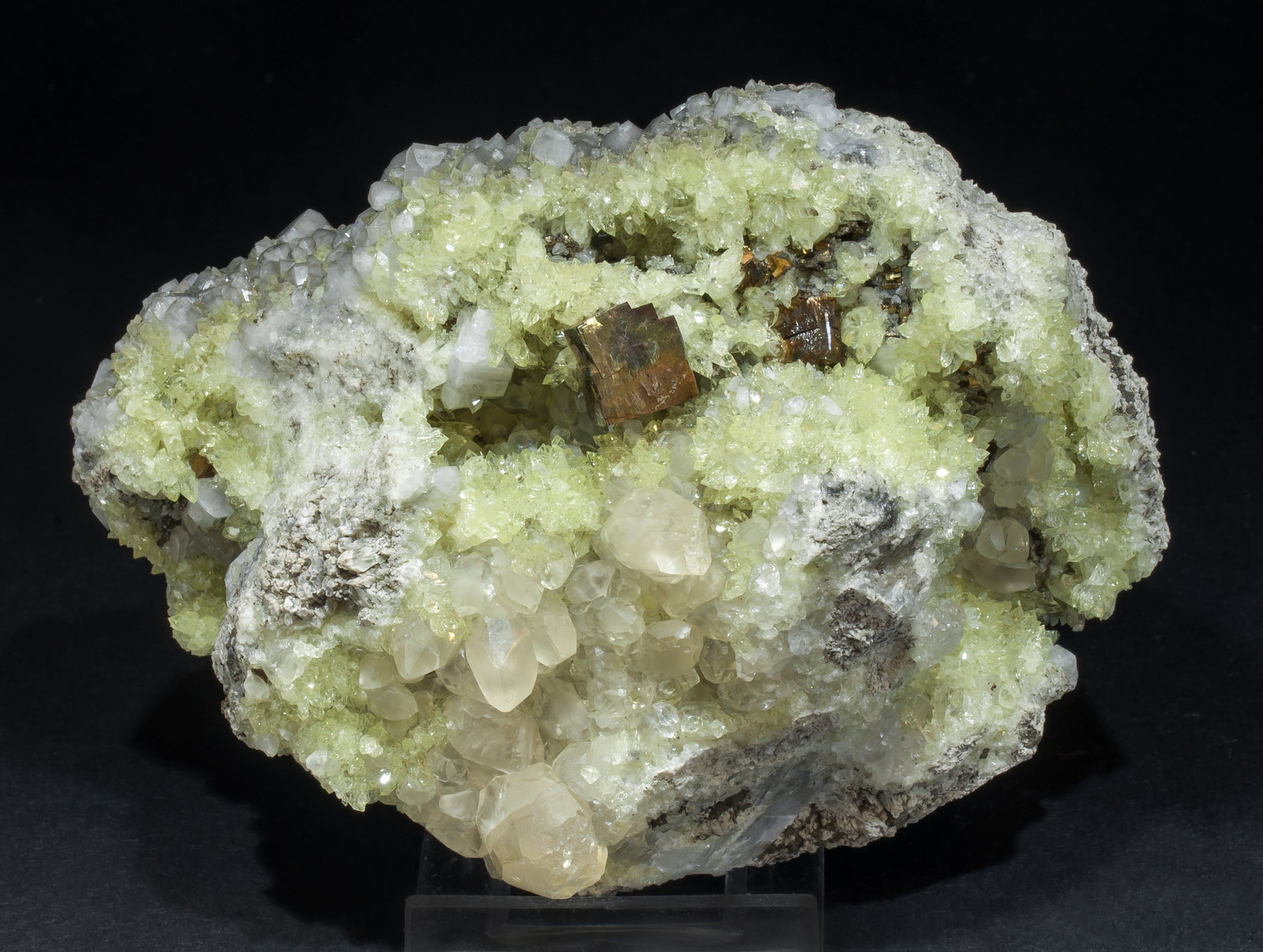 specimens/s_imagesAM2/Fluorapophyllite-K-HF99AM2f.jpg