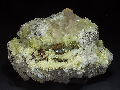 Fluorapophyllite-(K) with Harmotome, Calcite and Pyrite. Side