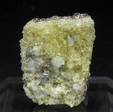 Fluorapophyllite-(K) with Calcite.