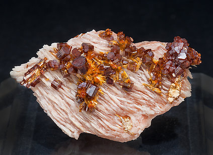 Vanadinite with Baryte.