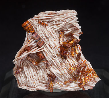 Vanadinite with Baryte. 