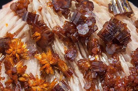 Vanadinite with Baryte. 