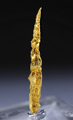 Gold (spinel twin). Side  / Photo: Joaquim Callén
