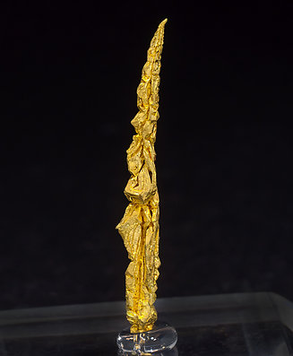 Oro (macla de la espinela). Vista lateral
