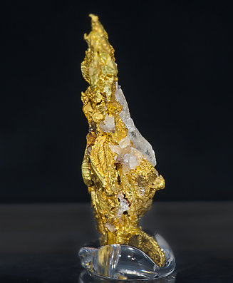 Oro (macla de la espinela) con Cuarzo. Vista posterior