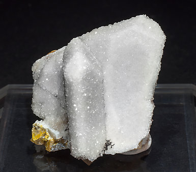 Quartz with Wulfenite. Side