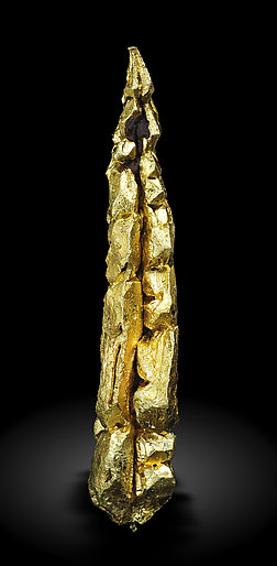 Gold (spinel twin). Side / Photo: Joaquim Callén