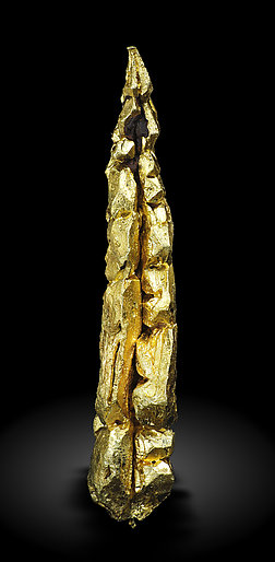 Gold (spinel twin). Side / Photo: Joaquim Calln