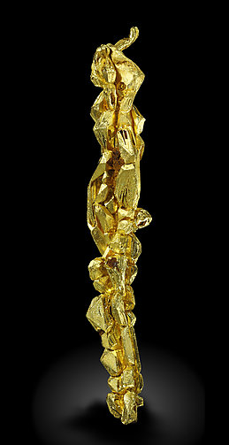 Gold (spinel twin). Front / Photo: Joaquim Calln