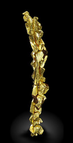 Oro (macla de la espinela). Vista lateral / Foto: Joaquim Callén