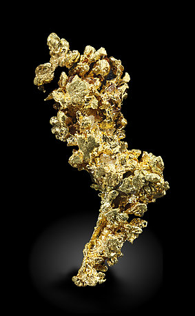 Gold (spinel twin). Front / Photo: Joaquim Calln