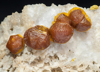 Mimetita (variedad campylita). 