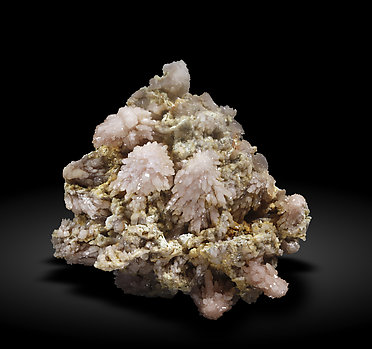 Quartz (variety rose quartz). Front / Photo: Joaquim Callén