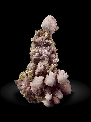 Quartz (variety rose quartz).