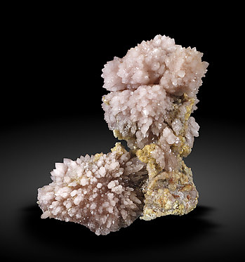 Quartz (variety rose quartz). Front / Photo: Joaquim Calln