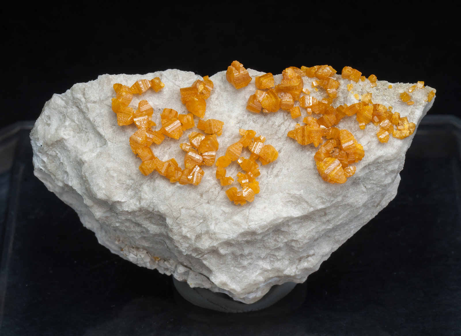 specimens/s_imagesAM5/Wulfenite-TF26AM5f.jpg