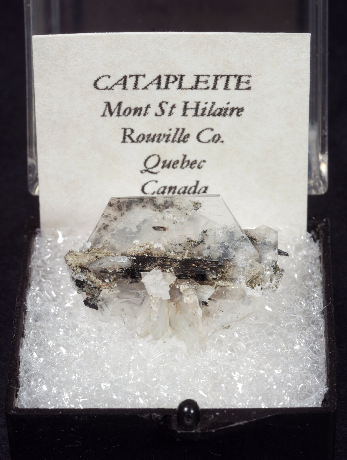 specimens/s_imagesAM6/Catapleiite-MG47AM6f.jpg
