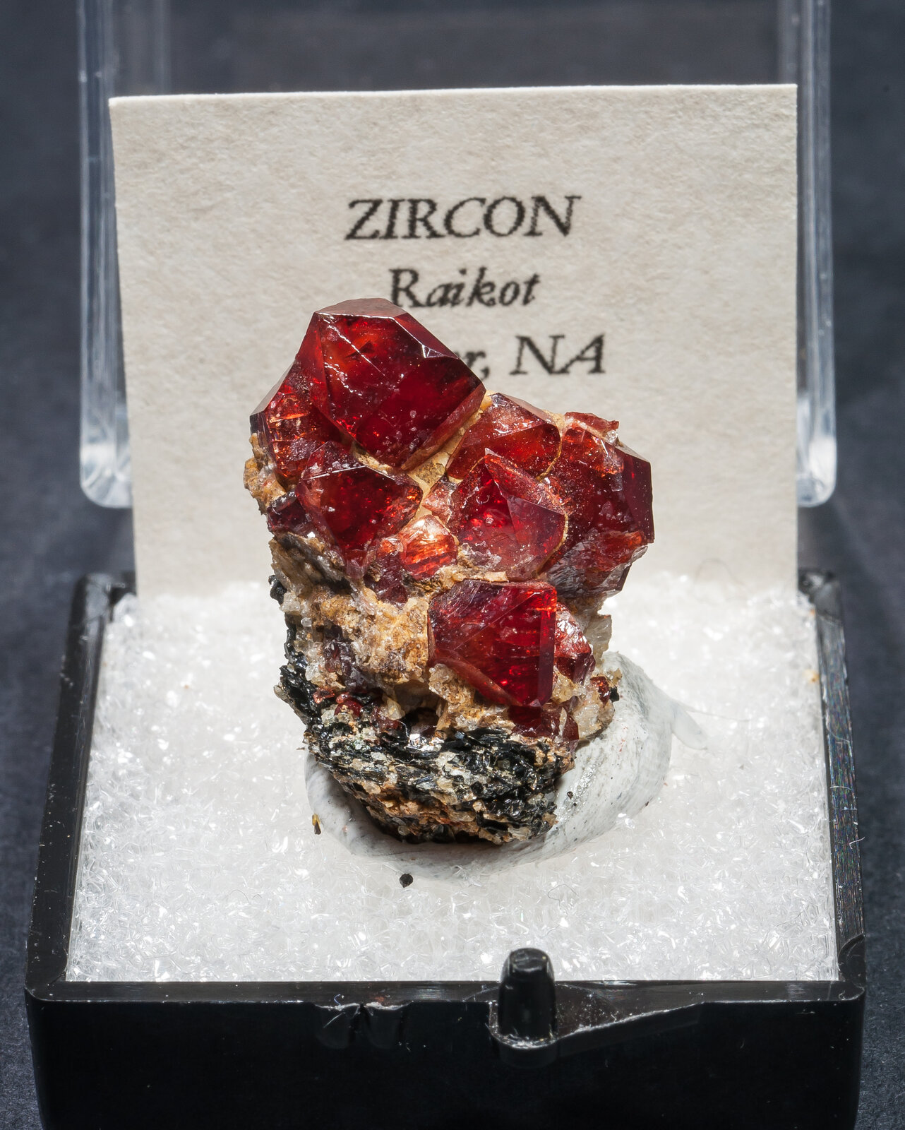 specimens/s_imagesAM6/Zircon-MV96AM6f.jpg