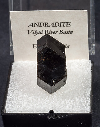 Andradite. Front