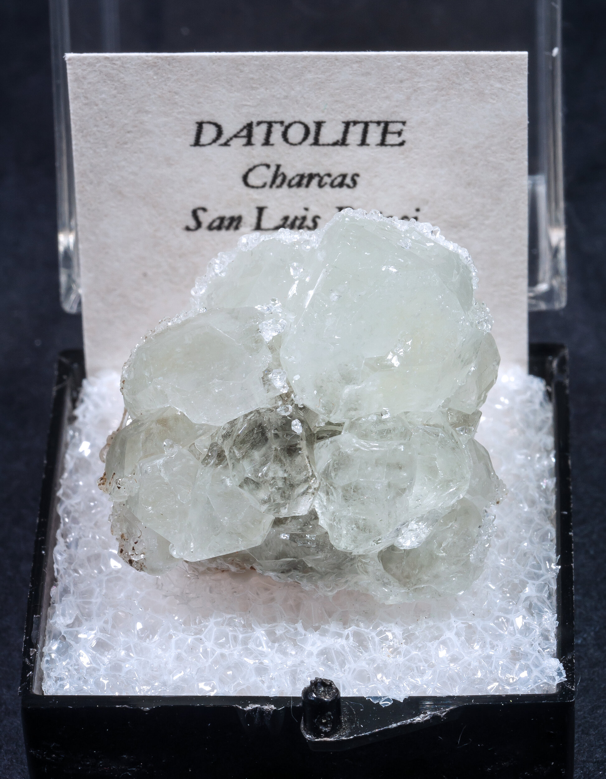 specimens/s_imagesAM7/Datolite-MC13AM7f1.jpg