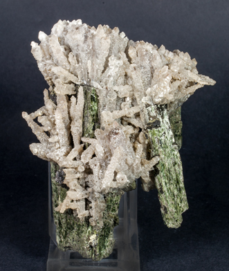 Hedenbergite with Quartz. Front