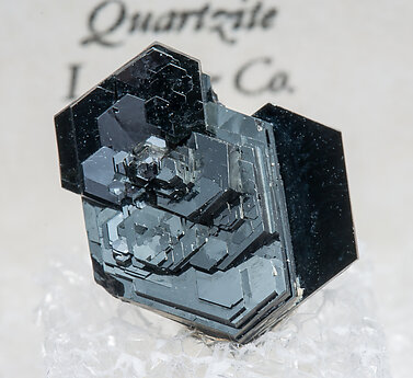 Hematite (variety iron rose). 