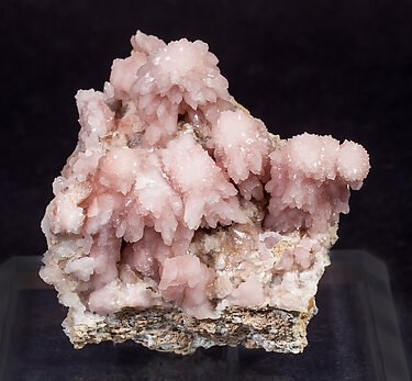 Quartz (variety rose quartz). 