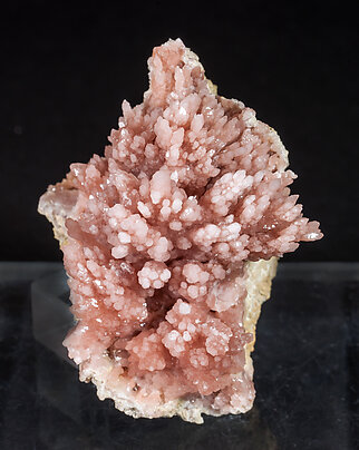 Quartz (variety rose quartz).