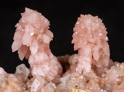 Quartz (variety rose quartz). 