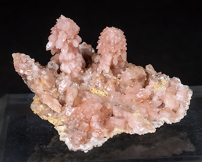 Quartz (variety rose quartz). 