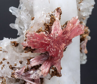 Inesite with Hubeite and Quartz. 