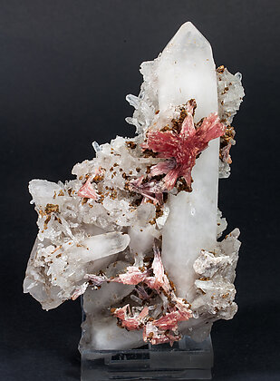 Inesite with Hubeite and Quartz.