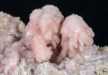 Quartz (variety rose quartz). 