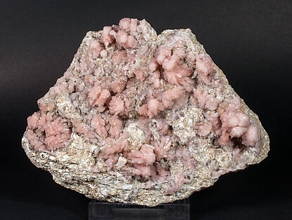 Quartz (variety rose quartz).