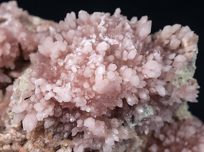 Quartz (variety rose quartz). 