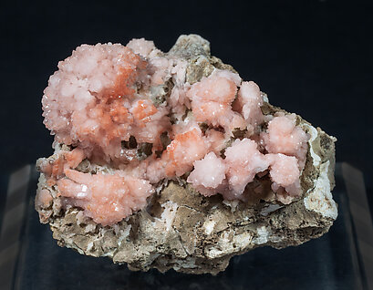 Quartz (variety rose quartz).