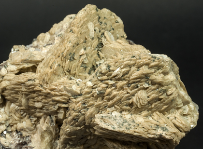 Siderite with Quartz, Fluorapatite and Dravite-Schorl. 