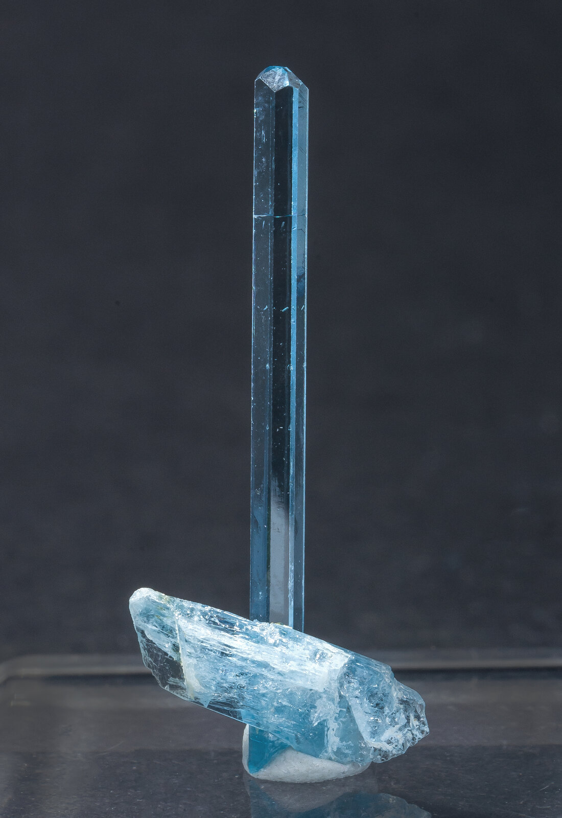 specimens/s_imagesAN0/Beryl_aquamarine-MC47AN0r.jpg